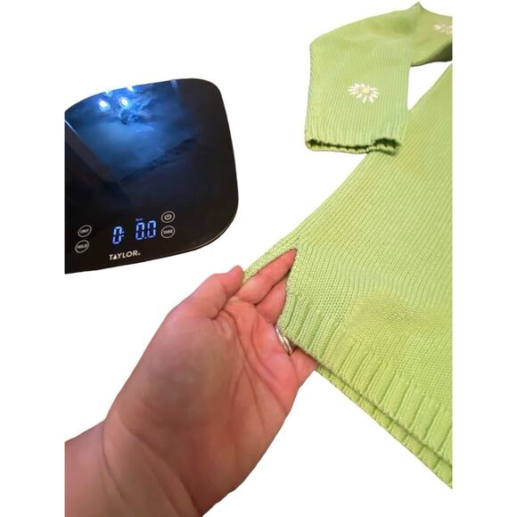 Quacker Factory Lime Green Crewneck Sweater With Daisies Oversized Large - Picture 12 of 15